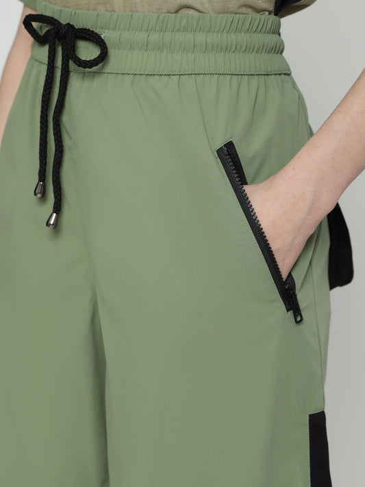 Everyday Short Pants Female Light Green